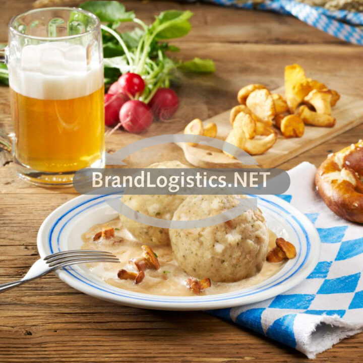 Semmelknödel mit Pfifferlingsragout
