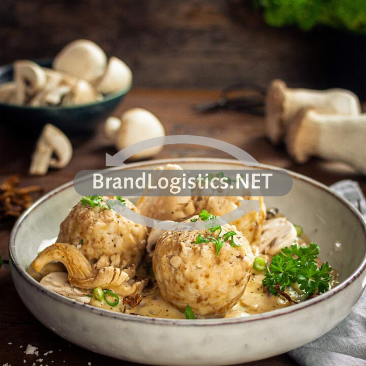 Brezenknödel mit Pilzrahmsoße